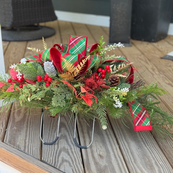 Versatile Red and Green Holiday Decor - Picture 8 of 10